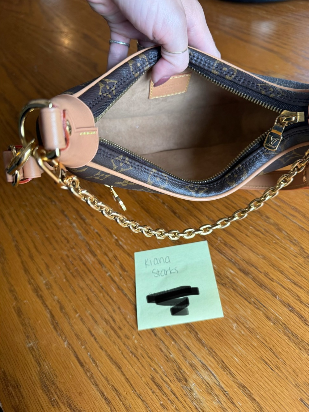 Louis Vuitton Loop - Picture 9 of 9